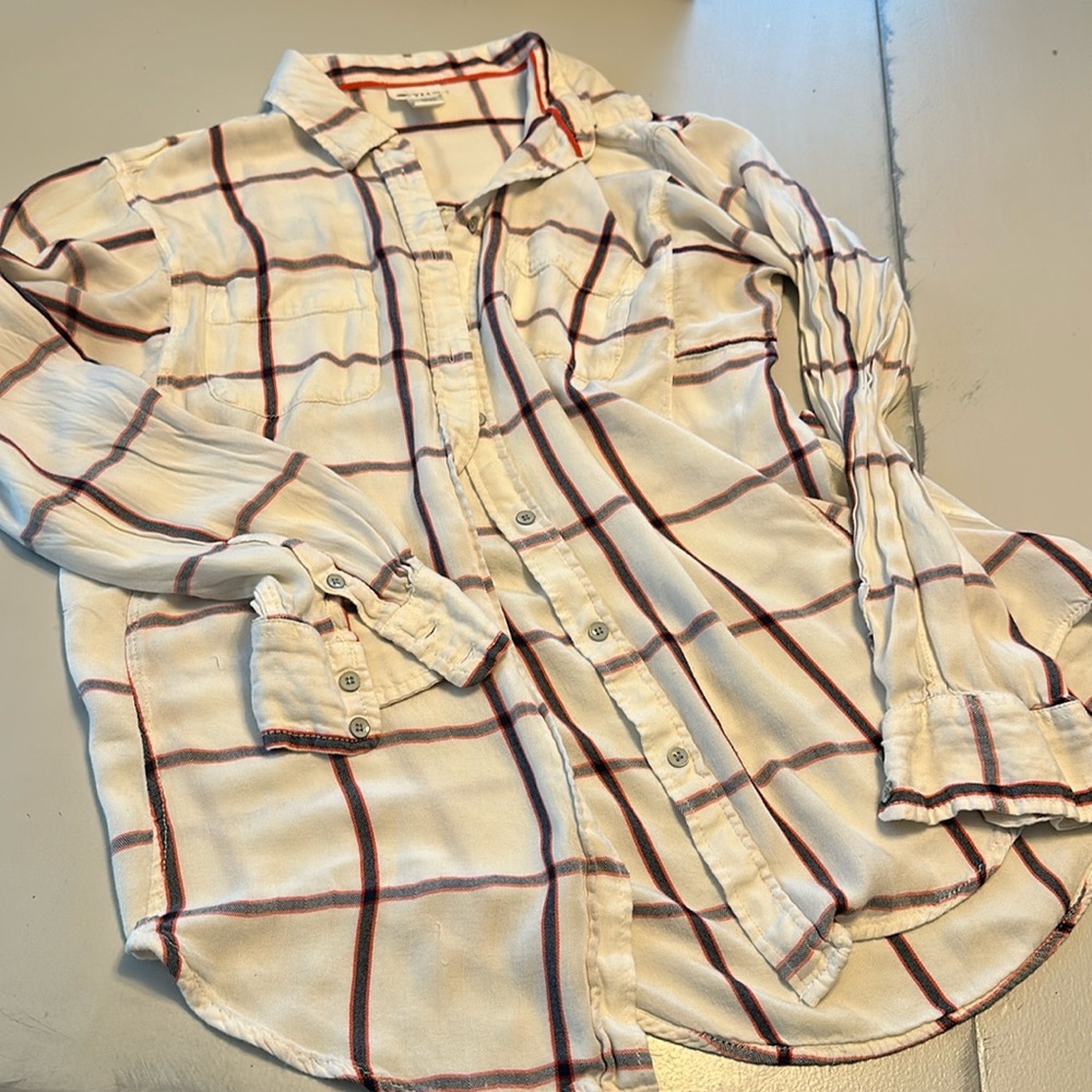 Women’s Medium Long Sleeve Button Down Shirt